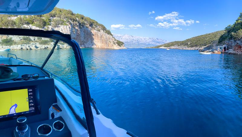 Book yachts online - motorboat - Axopar 37 Sun Top - Malisol - rent