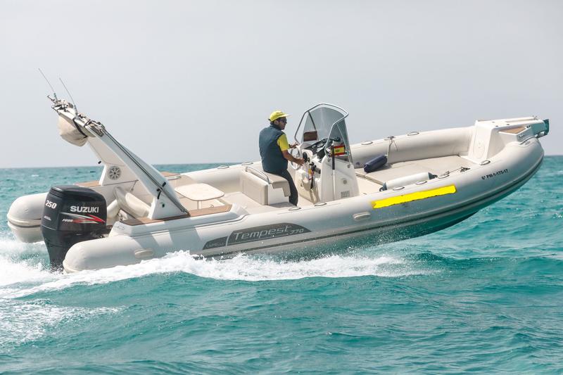Book yachts online - motorboat - Tempest 770 Sun - Smile I - rent