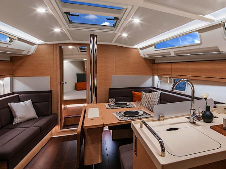 Book yachts online - sailboat - Hanse 418 - Lauda - rent