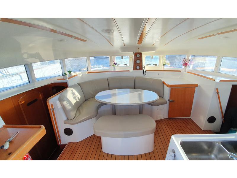 Book yachts online - catamaran - Lagoon 38 - Manatéa - rent
