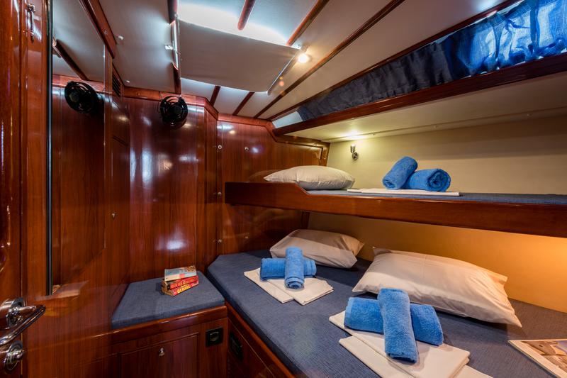 Book yachts online - sailboat - Ocean Star 56.1 - Santorini - rent