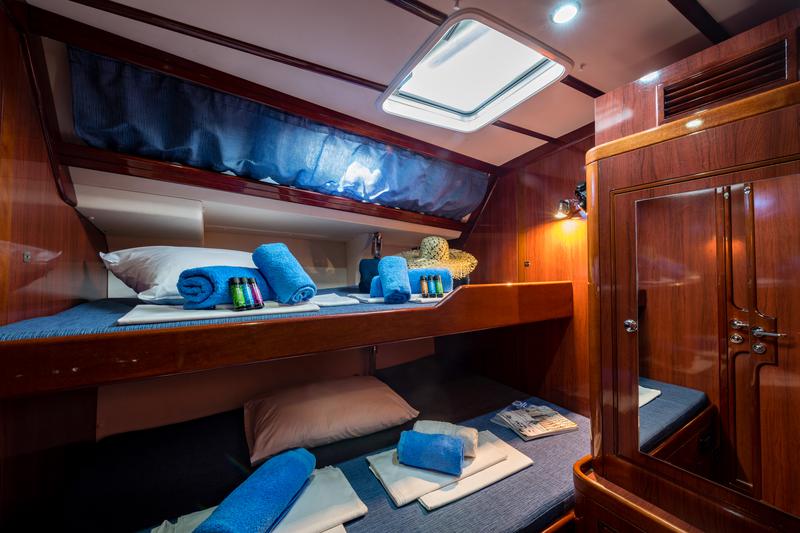 Book yachts online - sailboat - Ocean Star 56.1 - Santorini - rent