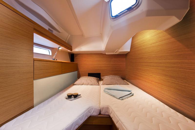 Book yachts online - sailboat - Jeanneau 53 - Christianna 12 - rent