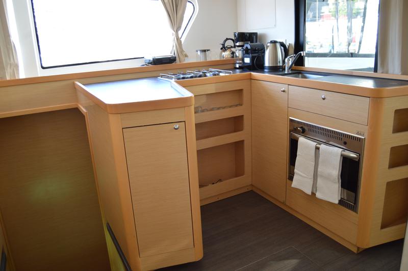 Book yachts online - catamaran - Lagoon 42 - FRIG 007 - rent