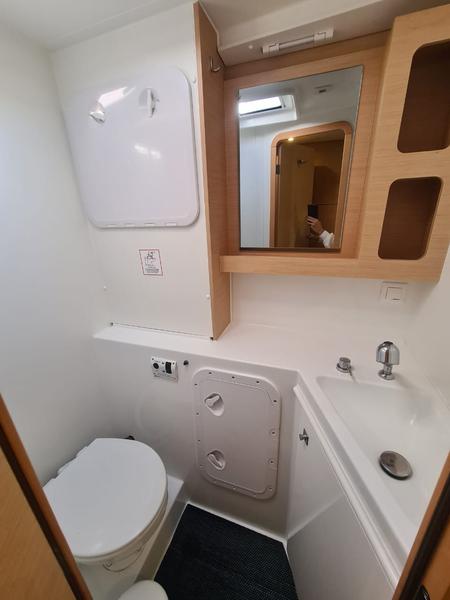Book yachts online - catamaran - Lagoon 42 - FRIG 007 - rent