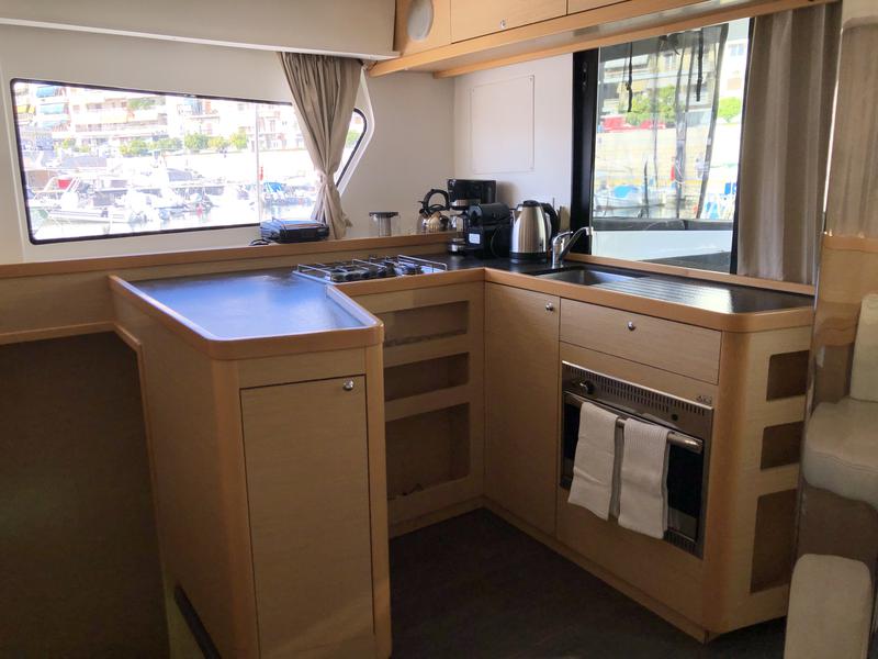 Book yachts online - catamaran - Lagoon 42 - FRIG 007 - rent