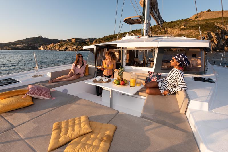 Book yachts online - catamaran - Bali 4.2 - AITAYAMA - rent