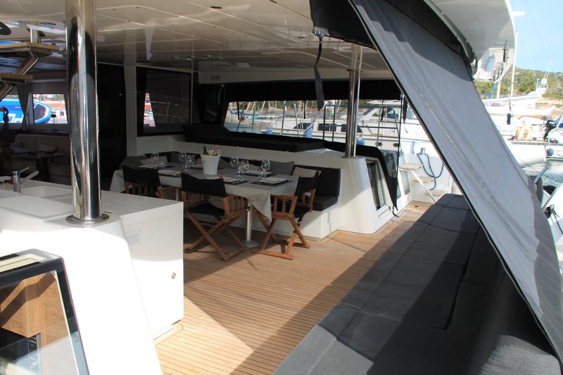 Book yachts online - catamaran - Lagoon 620 - JARANA - rent