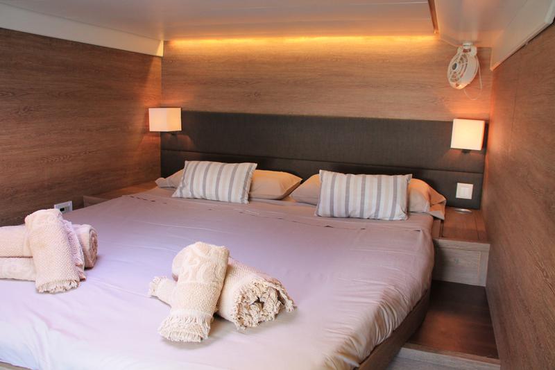 Book yachts online - catamaran - Lagoon 620 - JARANA - rent