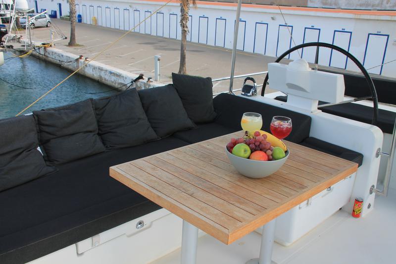 Book yachts online - catamaran - Lagoon 620 - JARANA - rent
