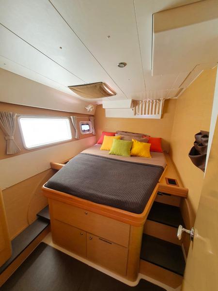 Book yachts online - catamaran - Lagoon 421 - Chirouble - rent
