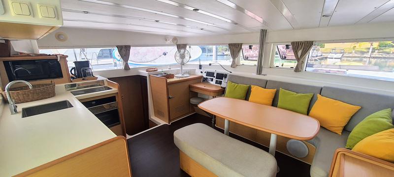 Book yachts online - catamaran - Lagoon 420 - Exit Strategy - rent