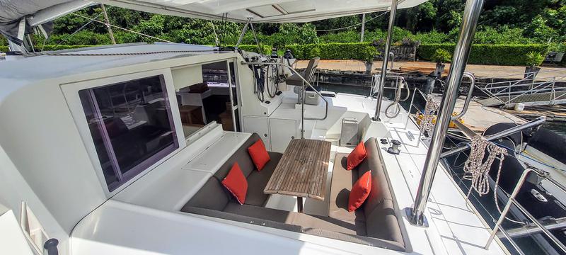Book yachts online - catamaran - Lagoon 420 - Exit Strategy - rent