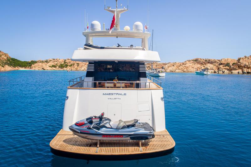 Book yachts online - motorboat - Cantieri di Pisa Akhir 85 - Maestrale - rent