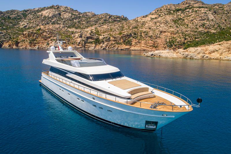 Book yachts online - motorboat - Cantieri di Pisa Akhir 85 - Maestrale - rent