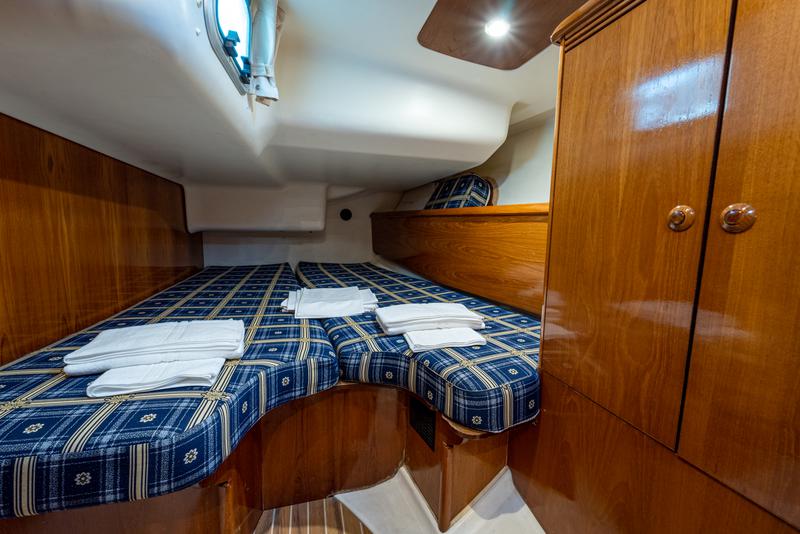 Book yachts online - sailboat - Sun Odyssey 43 - Tatanos - rent