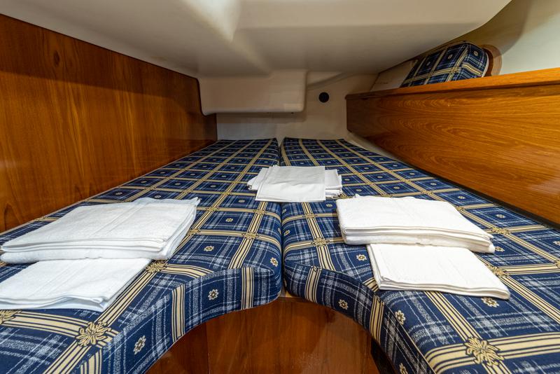 Book yachts online - sailboat - Sun Odyssey 43 - Tatanos - rent