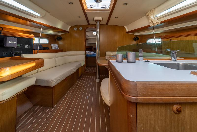 Book yachts online - sailboat - Sun Odyssey 42 i - Mesogeios - rent