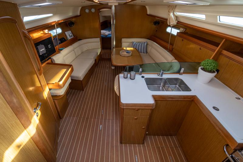 Book yachts online - sailboat - Sun Odyssey 42 i - Mesogeios - rent