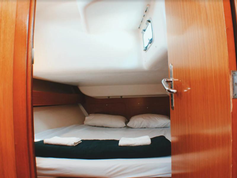 Book yachts online - sailboat - Cyclades 43.4 - Estera - rent