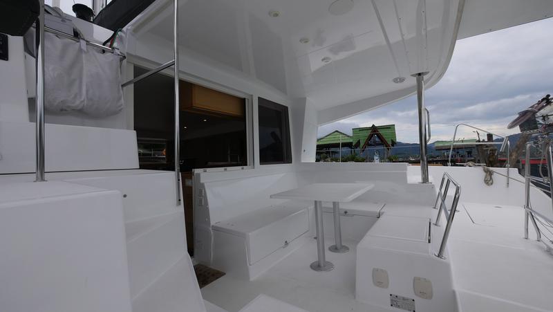 Book yachts online - catamaran - Lagoon 400 S2 - Anastasia - rent