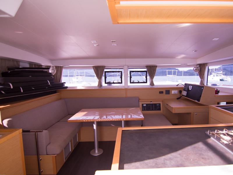 Book yachts online - catamaran - Lagoon 400 S2 - Anastasia - rent