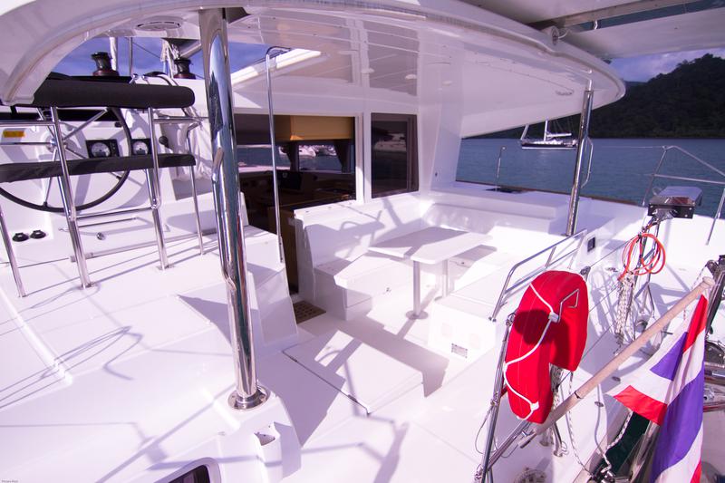 Book yachts online - catamaran - Lagoon 400 S2 - Anastasia - rent