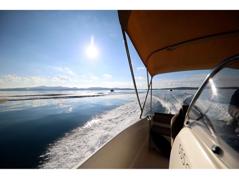 Book yachts online - motorboat - Quicksilver Activ 555 - no name - rent