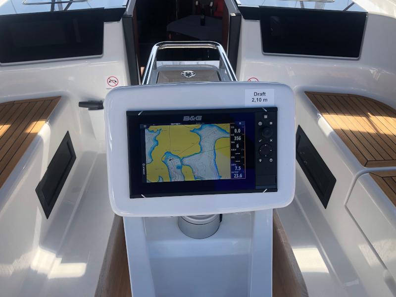 Book yachts online - sailboat - Hanse 418 - 4FUN - rent