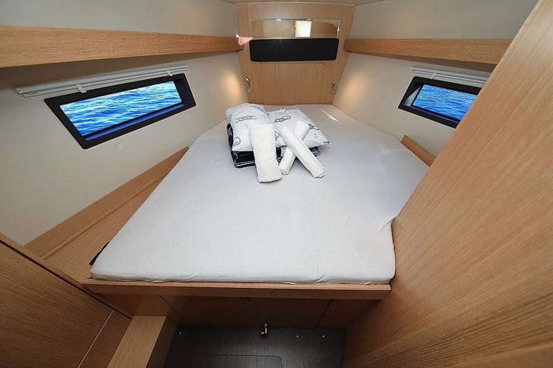 Book yachts online - sailboat - Bavaria C42 - ERMIS - rent