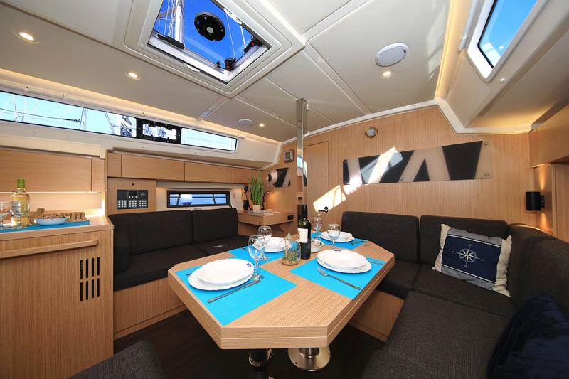 Book yachts online - sailboat - Bavaria C42 - ERMIS - rent