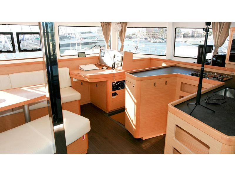Book yachts online - catamaran - Lagoon 42 - Mona Lisa II - rent