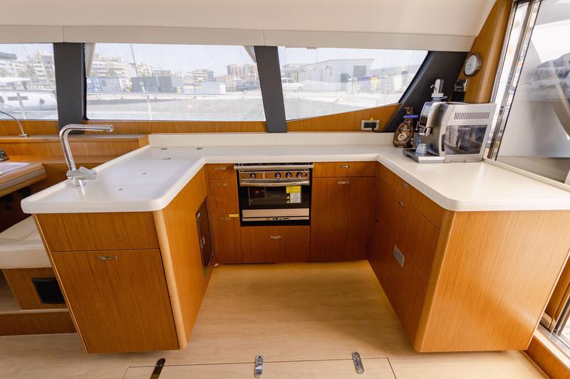 Book yachts online - sailboat - Moody 54 - Adventuro - rent