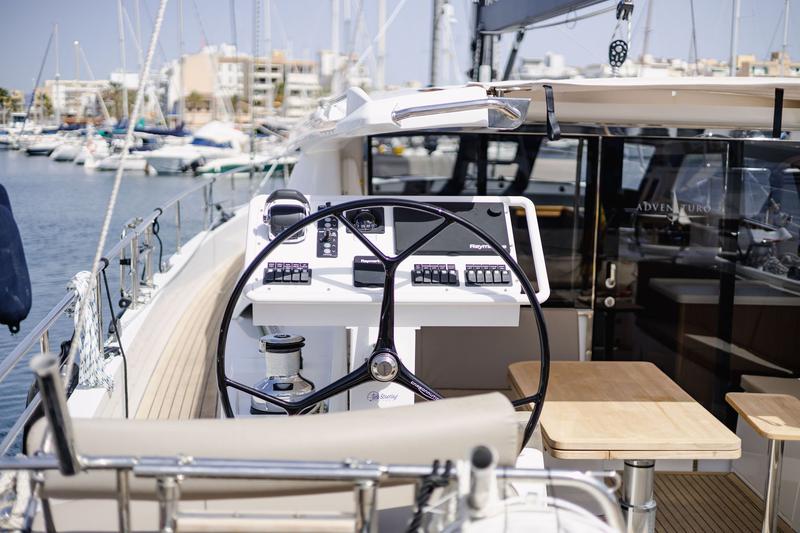 Book yachts online - sailboat - Moody 54 - Adventuro - rent