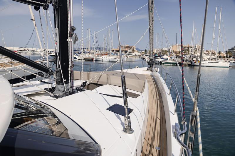 Book yachts online - sailboat - Moody 54 - Adventuro - rent