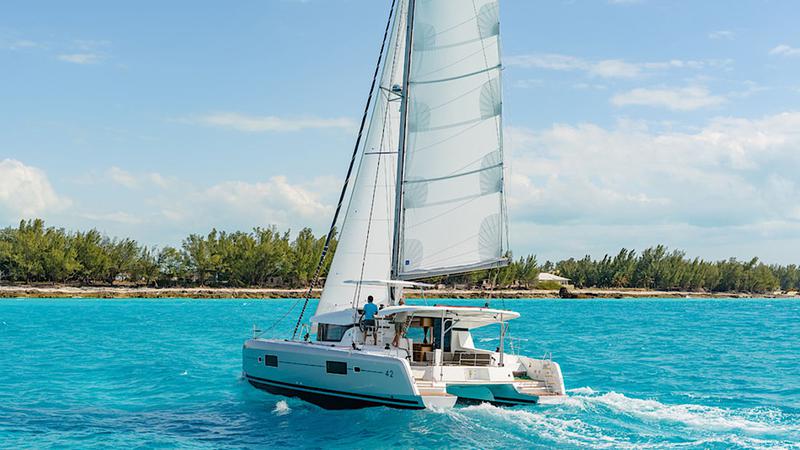 Book yachts online - catamaran - Lagoon 42 - Moonlight - rent
