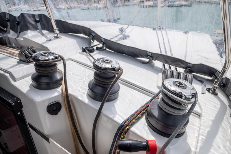 Book yachts online - catamaran - Fountaine Pajot Astréa 42 - Sissy- A/C &amp; Watermaker &amp; Generator &amp; Electrical Platform - 4+2 Cabins/4 Heads - rent