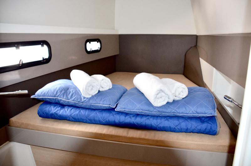 Book yachts online - catamaran - Bali 4.1 - Hole in One - rent