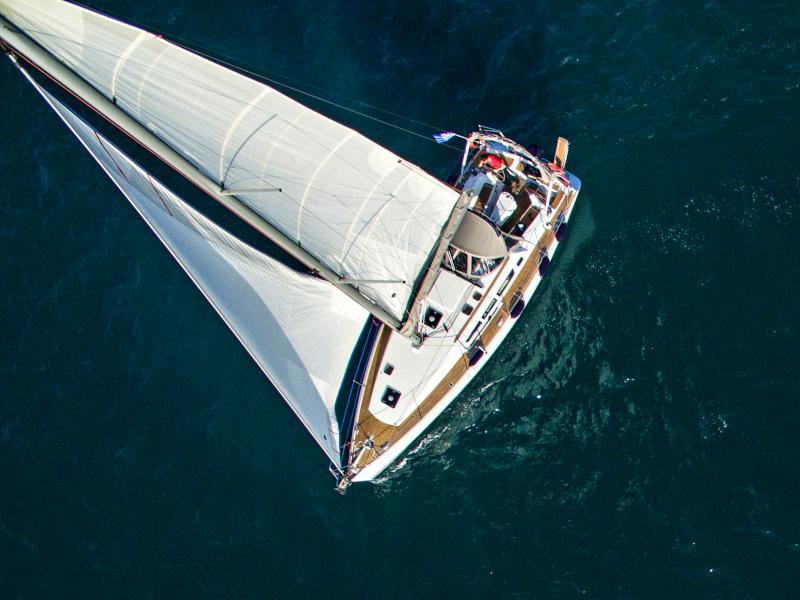 Book yachts online - sailboat - Sun Odyssey 42 i - Triton (NEW sails 2021) - rent