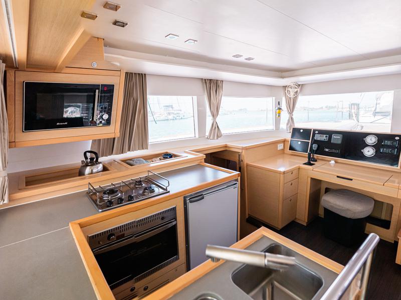 Book yachts online - catamaran - Lagoon 450 - NEFELI IV - rent