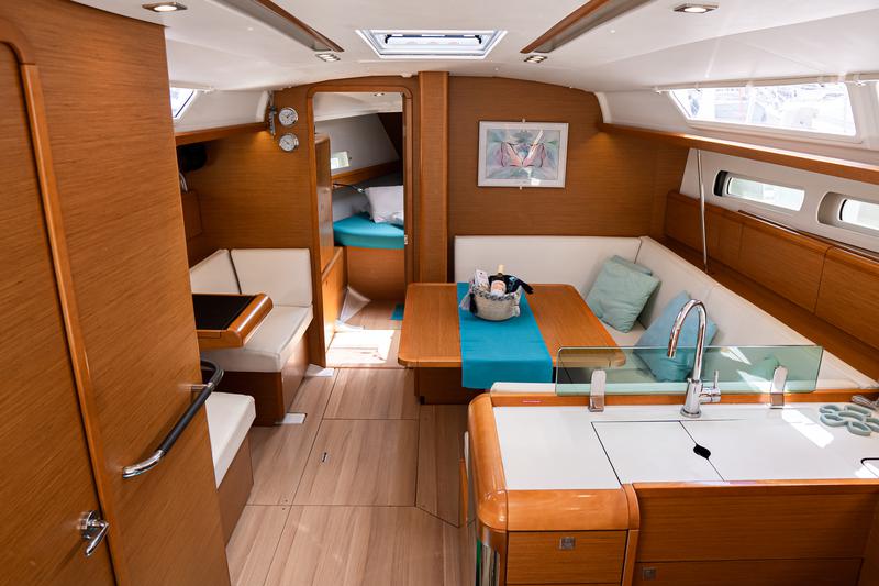 Book yachts online - sailboat - Sun Odyssey 419 - IZZI - rent