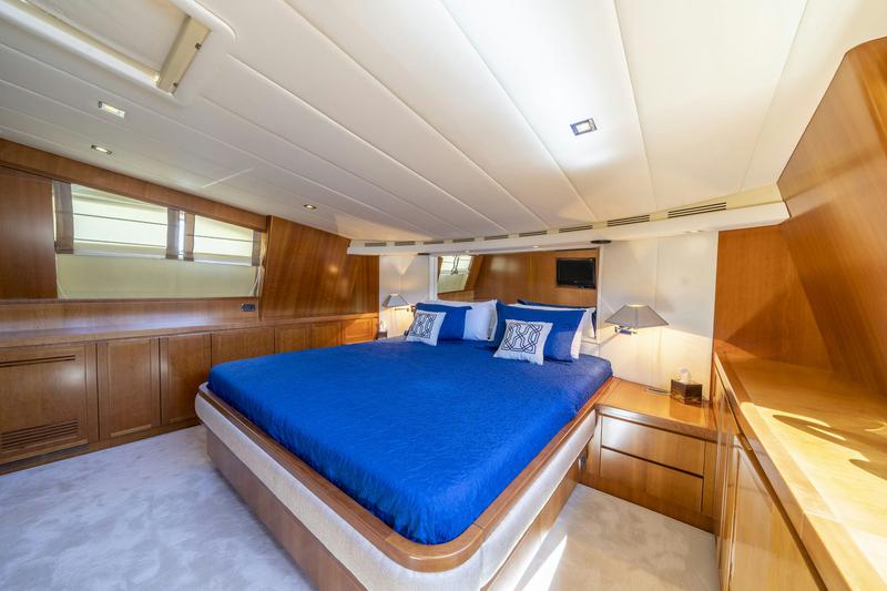 Book yachts online - motorboat - Falcon 115 - Sanref - rent