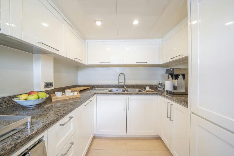 Book yachts online - motorboat - Falcon 115 - Sanref - rent