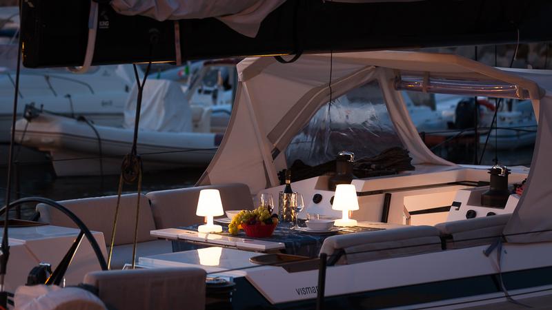 Book yachts online - sailboat - Vismara V71 - Red Carpet - rent
