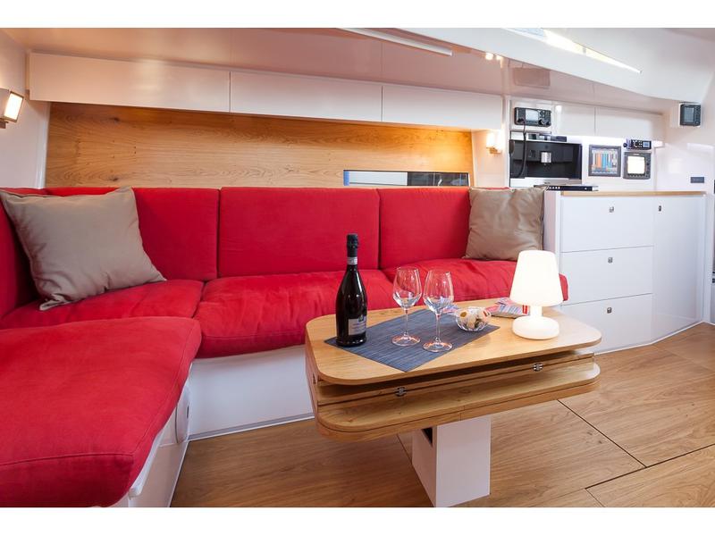 Book yachts online - sailboat - Vismara V71 - Red Carpet - rent