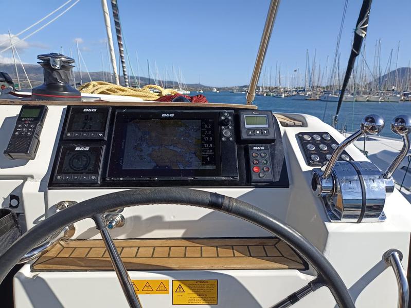 Book yachts online - catamaran - Lagoon 40 - Sol Invictus VIP-equipped - rent