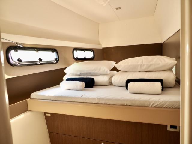 Book yachts online - powercatamaran - Bali 4.3 MY - SIERRA - rent