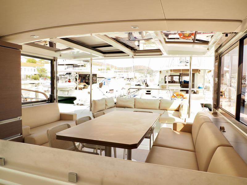 Book yachts online - powercatamaran - Bali 4.3 MY - SIERRA - rent