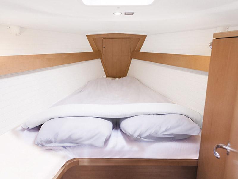 Book yachts online - sailboat - Delphia 37.3 - LE SOLEIL  - rent