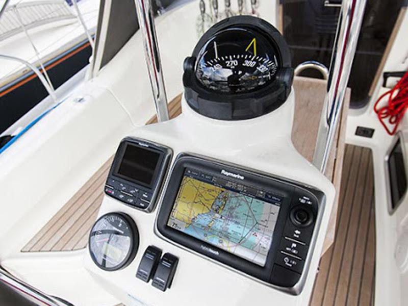 Book yachts online - sailboat - Delphia 37.3 - LE SOLEIL  - rent